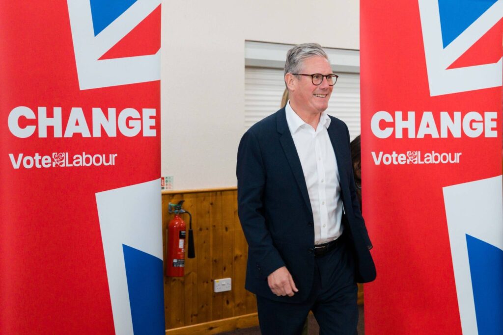 Toate partidele de opoziție îi cer premierului britanic Keir Starmer să demisioneze după scandalul Mandelson – Epstein