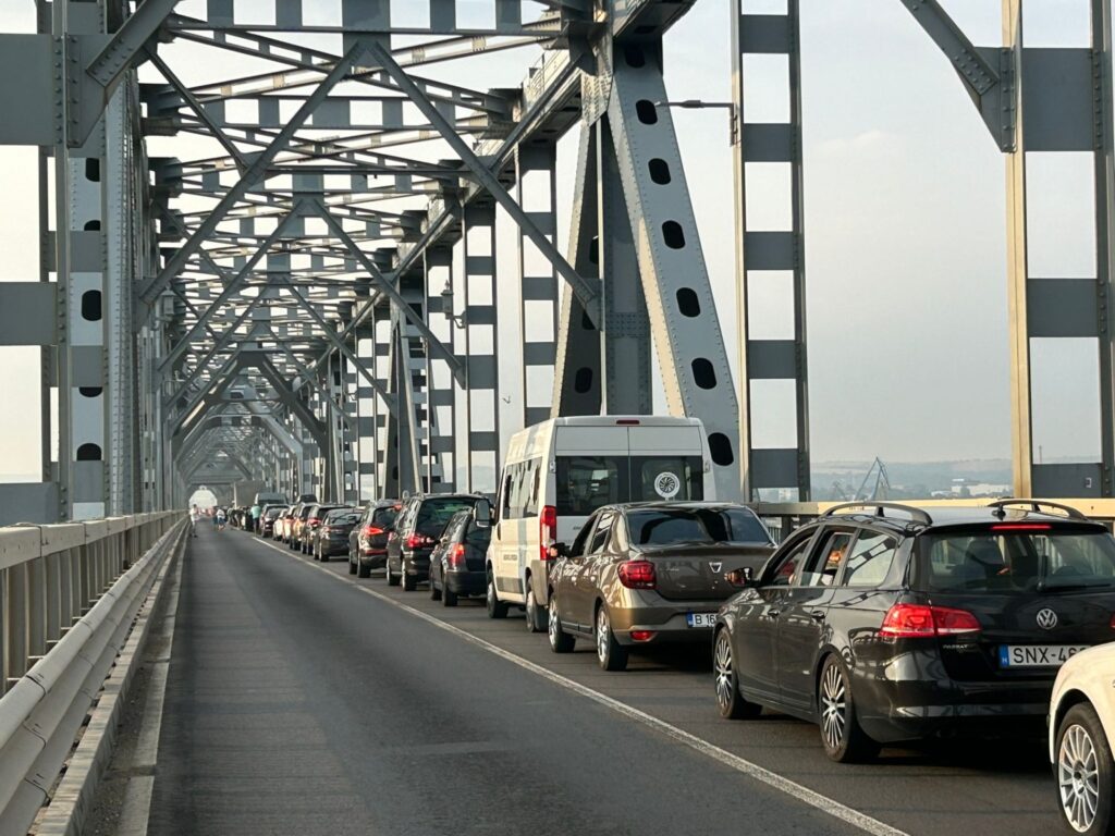 Traficul pe Podul Prieteniei de la Giurgiu se desfăşoară fără restricţii până marţi dimineaţă