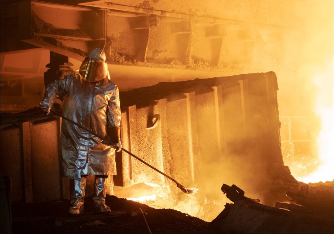 Tranzacţia prin care compania UMB Steel, deţinută de familia Umbrărescu, preia activele ArcelorMittal Hunedoara s-a încheiat oficial