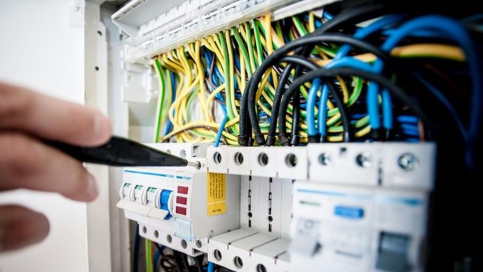 Tranzacție majoră în energie: Premier Energy preia participația Macquarie în Evryo Group