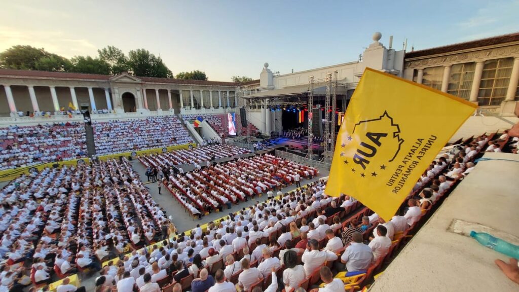 Trei foști membri AUR, trimiși în judecată pentru că ar fi violat o tânără de 17 ani la Școala de vară a partidului din 2023