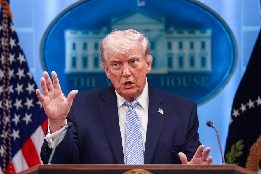 Trump amenință statele care vând arme Teheranului: „Vor fi supuse imediat unui tarif de 50%”
