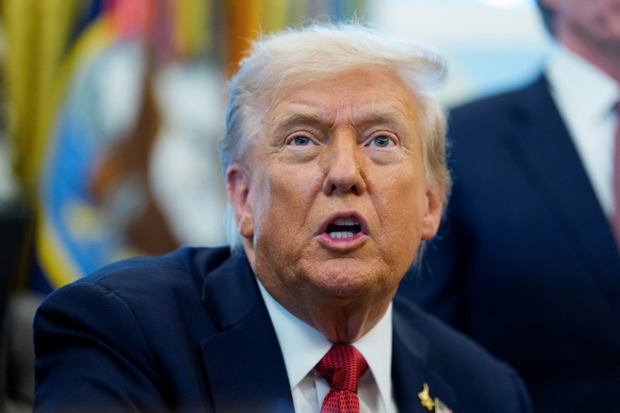 Trump avertizează că ia serios în calcul retragerea Statelor Unite din NATO