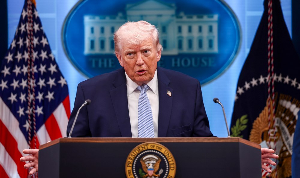 Trump îl atacă dur pe Papa Leon: „Dezastruos în politica externă”