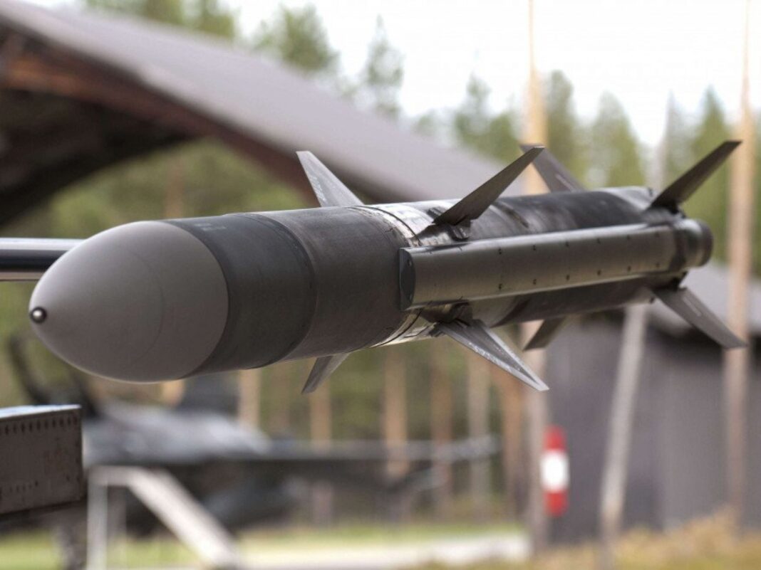 Ucraina anunță intrarea pe piața exporturilor de armament: producția depășește necesarul intern