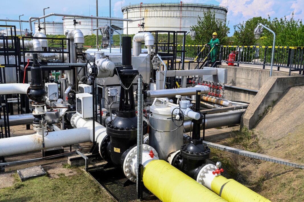 Ucraina reia funcționarea conductei de petrol rusești către Europa