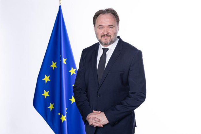 UE analizează raţionalizarea combustibililor şi eliberarea de noi rezerve strategice, pe fondul unui şoc energetic de durată provocat de războiul din Orientul Mijlociu. „Aceasta va fi o criză de durată. Este mai bine să fim pregătiţi decât să regretăm ulterior”