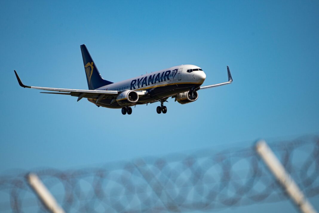 Un avion Ryanair a decolat de pe aeroportul Vatry din Franța spre Marrakech fără niciun pasager la bord / Toți angajații care trebuiau să controleze pasagerii erau în concediu medical