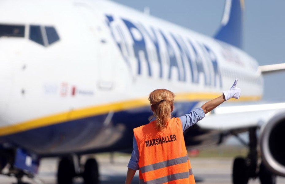 Un avion Ryanair a decolat fără cei 190 de pasageri care plătiseră bilet. Compania refuză rambursarea banilor