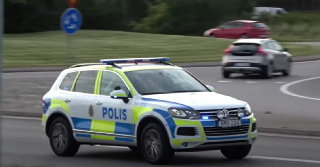 Un băiat de 14 ani din Norvegia a furat un autobuz pe care l-a condus până în Suedia