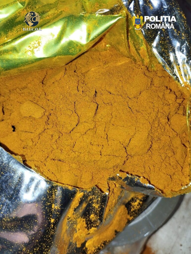 Un cetățean turc, propus pentru arest preventiv de procurorii DIICOT Constanța, pentru că a introdus în țară 200 de kilograme de heroină, din Iran, disimulate în condimente