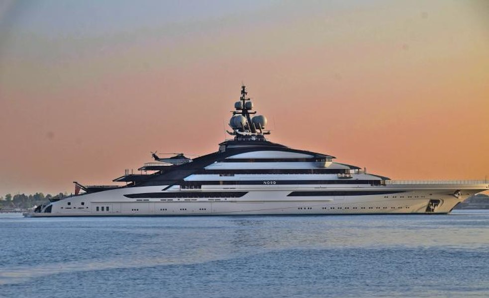 Un iaht aparținând unui oligarh rus a trecut prin Strâmtoarea Ormuz „ca prin brânză”