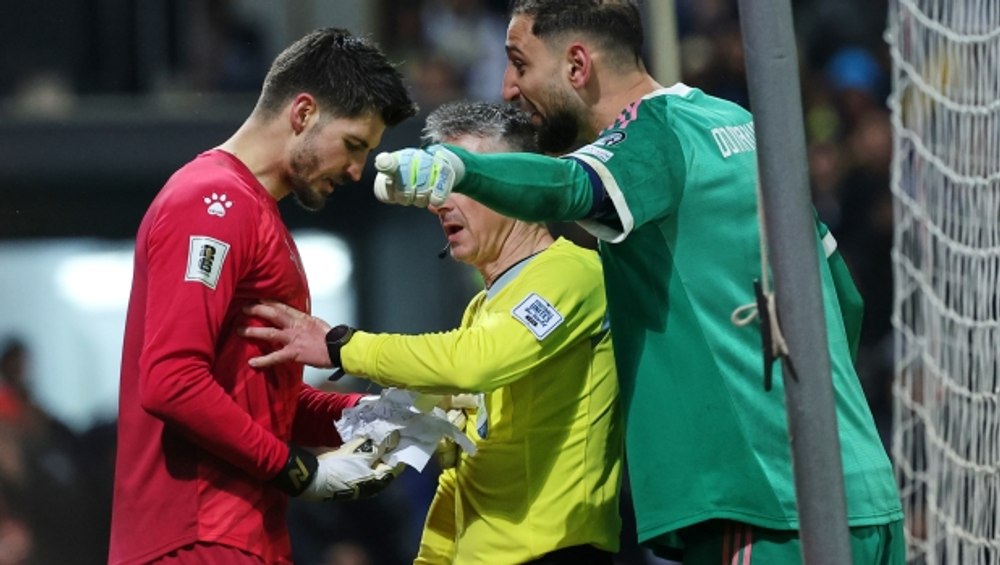 Un puști de 14 ani a devenit eroul Bosniei, după ce i-a furat lui Donnarumma foaia cu executanții la penalty-uri. Gestul nesportiv ar putea fi premiat
