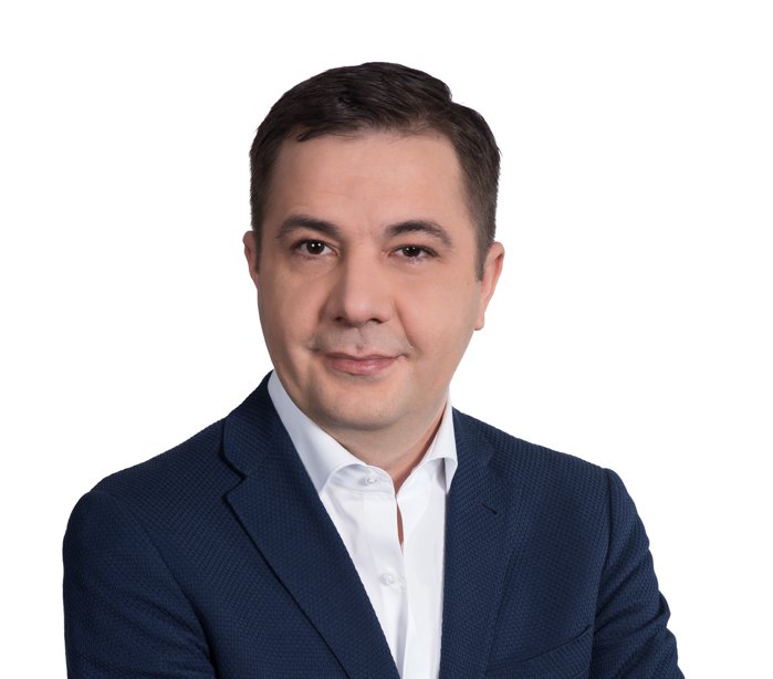 Una dintre cele mai inalte poziţii pe care le va deţine un executiv român: Dragoş Constantinescu, care conduce acum grupul care deţine Ursus, se întoarce în cadrul grupului BAT după circa şase ani. Salariul acestuia ar putea depăşi 1 milion de euro pe an