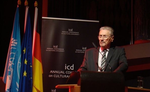 USR respinge proiectul de redenumire a Institutului Levantului, sinecura creată pentru fostul președinte Emil Constantinescu