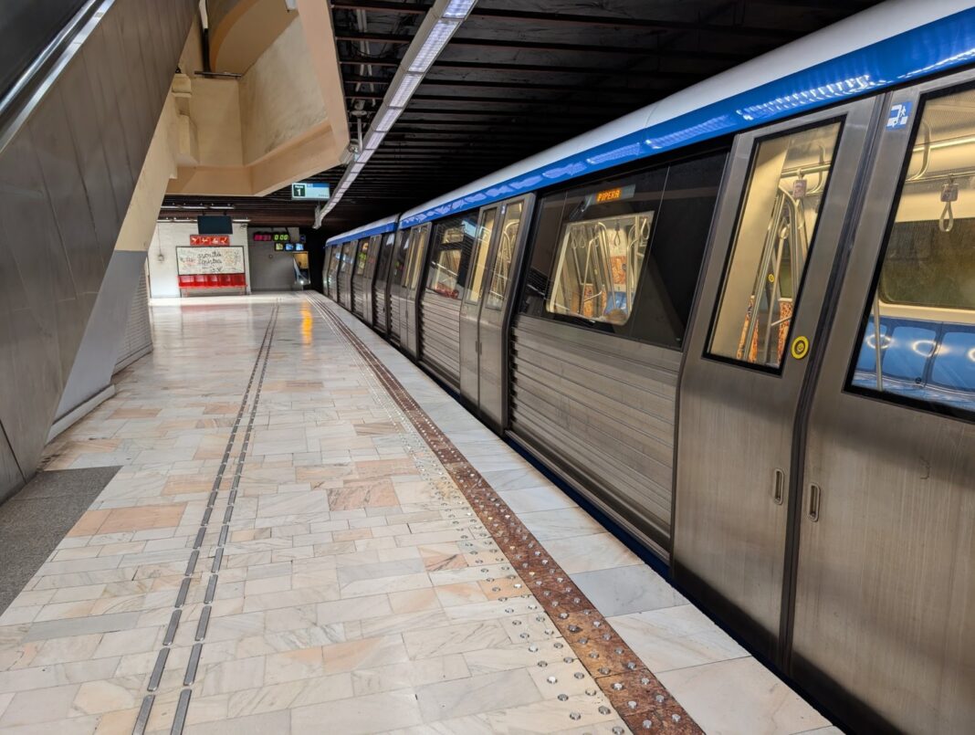 Vânzarea abonamentelor anuale la metrou a crescut de aproape nouă ori în luna în care s-a anunțat scumpirea biletelor de călătorie
