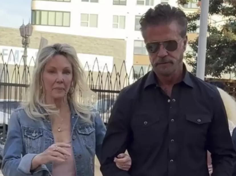 Vedetele anilor ’80, Heather Locklear  din Melrose Place și Lorenzo Lamas, trecut prin cinci căsnicii, sunt oficial împreună