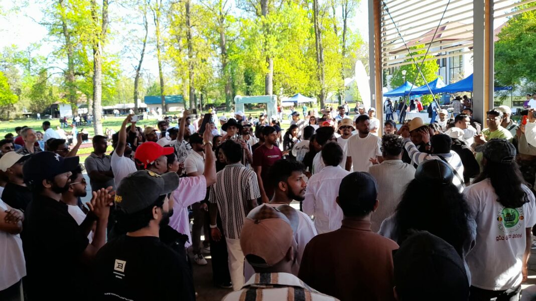 VIDEO FOTO Sute de srilankezi din Timișoara s-au distrat de Anul Nou Singalez, la Muzeul Satului Bănățean / Tradițiile celei de-a doua cea mai mari comunități de migranți non europeni din orașul de pe Bega