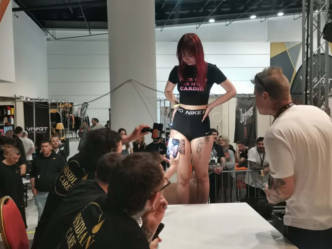 VIDEO FOTO: Timișoara, capitala tatuajelor în acest weekend: 70 de artiști au lucrat la foc continuu, într-o ediție cu tot mai multe femei în prim-plan