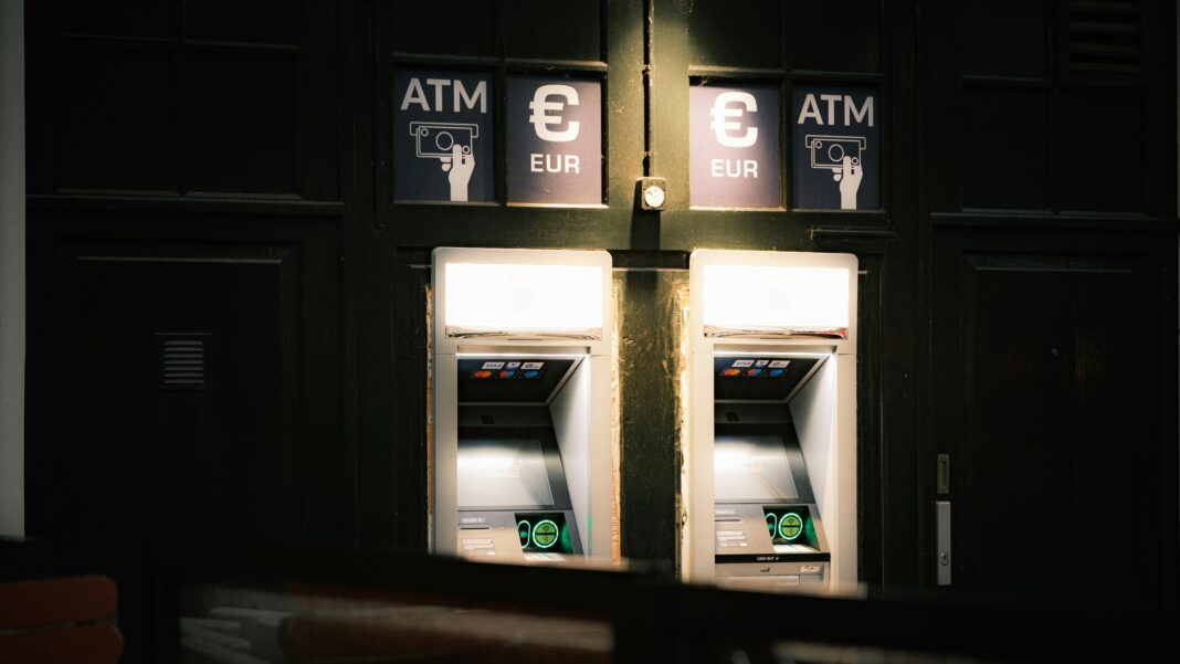 VIDEO. Jaf cu ostatici la o bancă din Napoli: intervenție a poliției în desfășurare