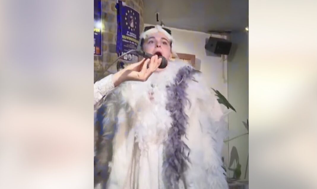 VIDEO Peste 70 de concurenţi s-au întrecut la Campionatul european de imitat sunetele produse de pescăruşi / Concursul îşi propune să schimbe imaginea pescăruşilor, percepuţi deseori ca nişte păsări agresive