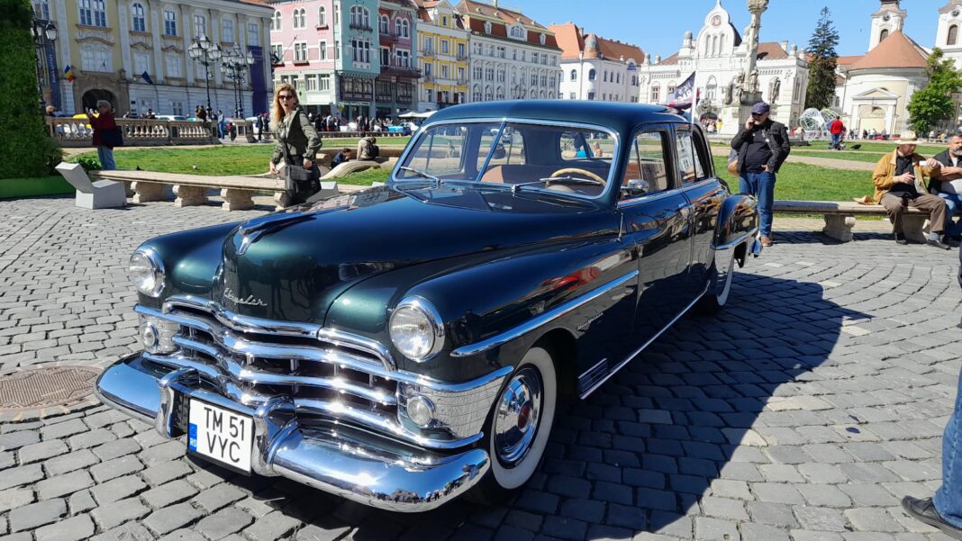 VIDEO&FOTO | Retroparada Primăverii la Timișoara. Muzeu în aer liber al eleganței pe patru roți, de la Chrysler New Yorker din 1950 la Ford Thunderbird și Steyr Fiat 1952