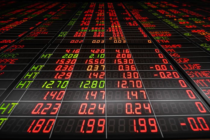 Volatilitate ridicată la Bursa de Valori după anunţul privind moţiunea de cenzură: Indicele BET a oscilat între plus şi minus înainte să închidă în scădere cu 0,4%. Tranzacţii de 140 mil. lei