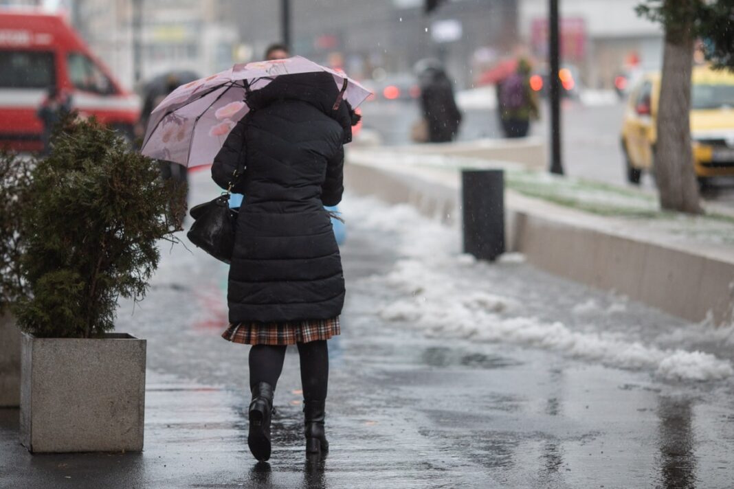 Vremea se răcește brusc: Vânt puternic în majoritatea regiunilor și ninsori la munte