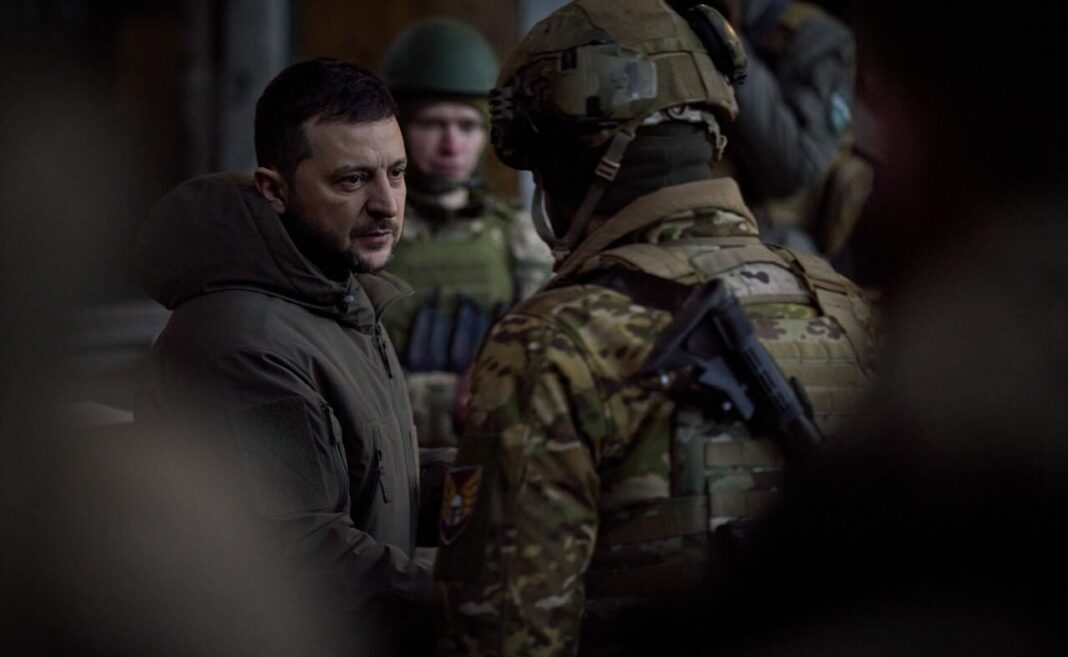 Zelenski deschide calea pentru exporturi de armament ucrainean în timp de război / Noile reguli vor permite firmelor ucrainene să vândă în străinătate surplusul de armament testat în război