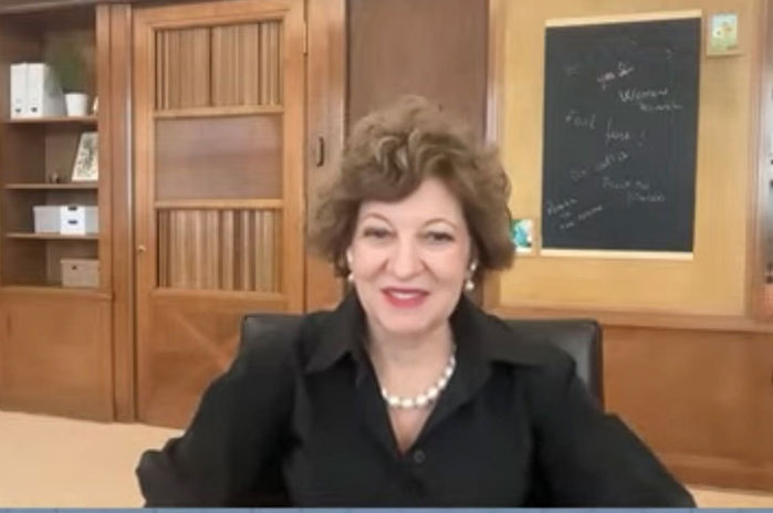 ZF Deschiderea de astăzi la Bursă. În mandatul actualului guvern nu vor avea loc IPO-uri, poate doar listări suplimentare ale unor companii de stat deja listate, spune vicepremierul Oana Gheorghiu. „Lista există pe masa premierului şi pe masa vicepremierilor, am primit această listă, dar merge spre analiză“