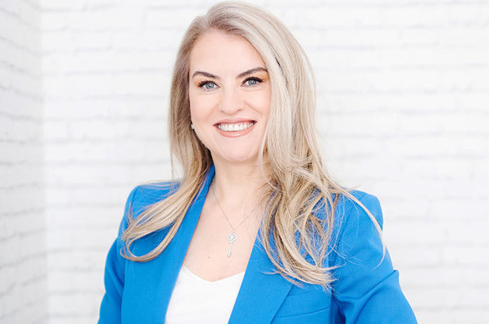 ZF IT Generation. Adela Grigoriu, managing partner şi CEO al  WizFactor, compania formată după ce Wizrom a cumpărat pachetul majoritar de acţiuni al Co-Factor: Ne-am unit forţele cu Wizrom pentru a oferi un ecosistem HR complet. Integrăm AI pentru transparenţa salarială şi evaluarea performanţei