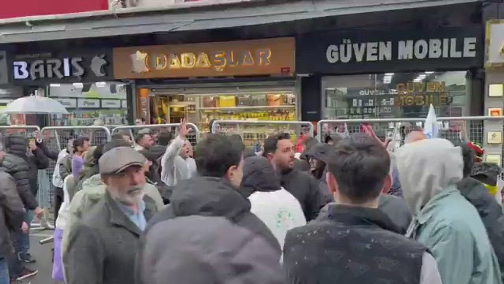 1 Mai, ziua furiei în Europa. Proteste uriașe și tensiuni în Paris, Atena, Turcia și Madrid. Gaze lacrimogene și mai multe rețineri în Istanbul