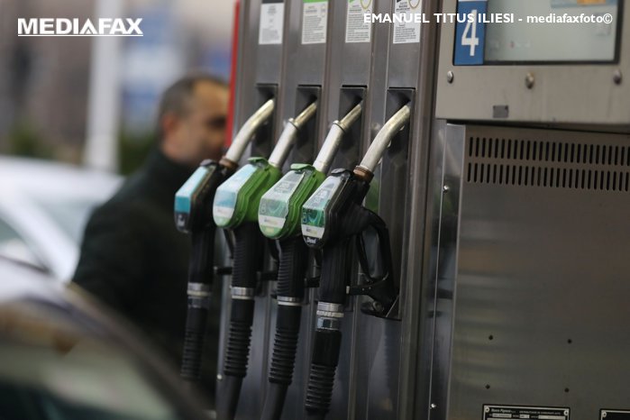 Ajunge iar motorina la 10 lei? Carburanţii se scumpesc marţi, după ce armistiţiul fragil dintre SUA şi Iran este pus la îndoială. În acest timp, la Bucureşti a picat guvernul