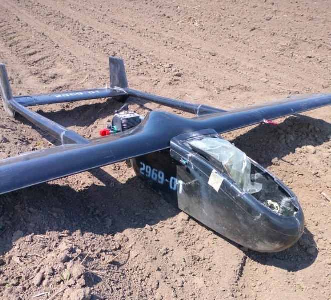 Alertă în nordul țării: dronă descoperită de un localnic pe un câmp din judeţul Suceava