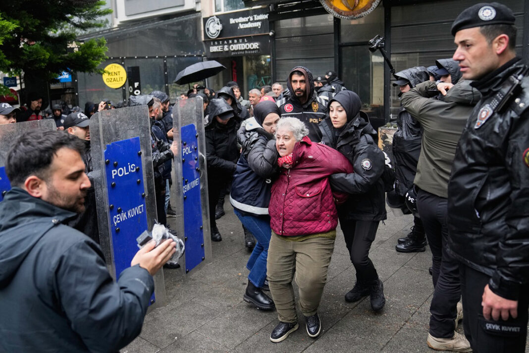 Aproape 60 de persoane arestate pentru participarea la demonstraţii de 1 Mai în Piaţa Taksim din Istanbul