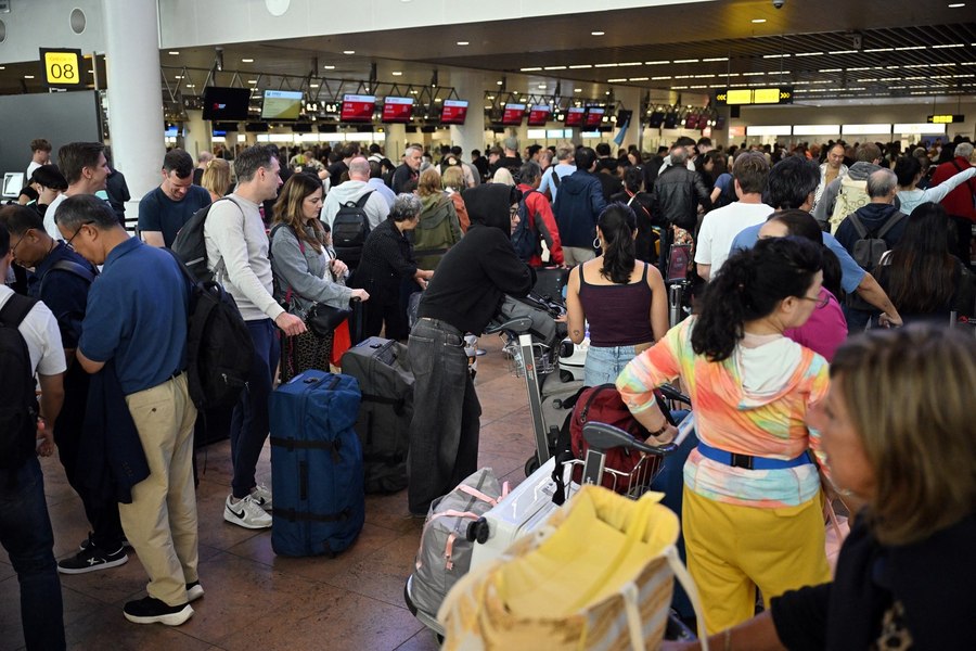 Atenționare de călătorie pentru românii care merg în Belgia. Grevă națională programată, transportul aerian va fi grav afectat