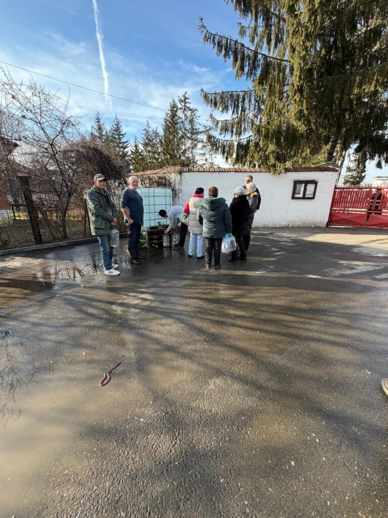 Bacterii periculoase descoperite în stația de tratarea apei de la Curtea de Argeș / Primăria tace deși DSP Argeș a cerut autorităților locale să informeze populația / 173 de zile de când 30.000 de oameni nu au apă potabilă