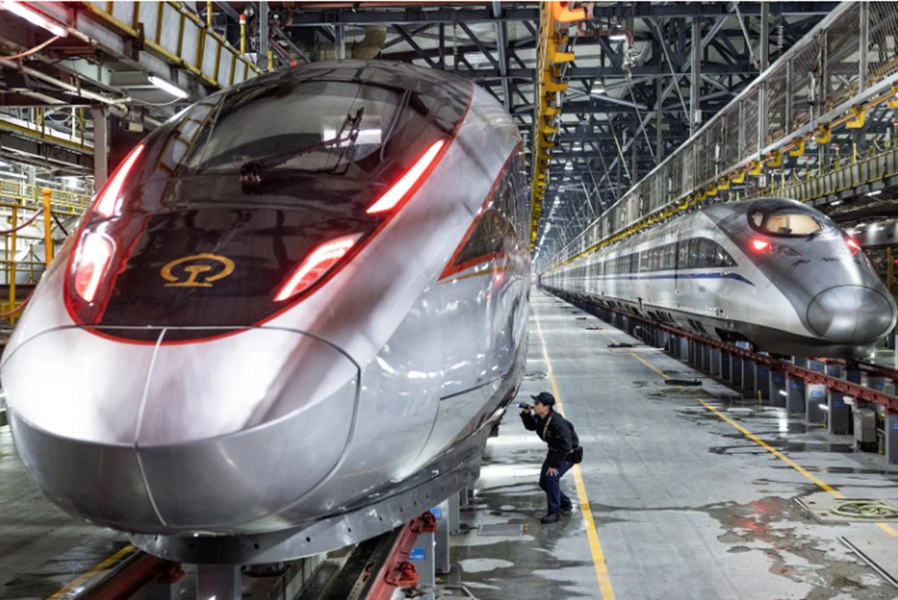 Beijingul pregătește un tren de mare viteză sub apă. 170 de km dintre două orașe vor fi parcurși în doar 40 de minute