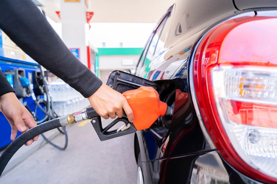 Benzina și motorina s-au scumpit din nou. Cât costă la principalele stații de carburanți