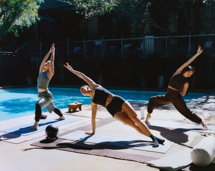 Brandul de îmbrăcăminte sportivă lululemon intră pe piaţa din România, în parteneriat cu Arion Retail Group. Primul magazin va fi deschis în iunie, în Băneasa Shopping City
