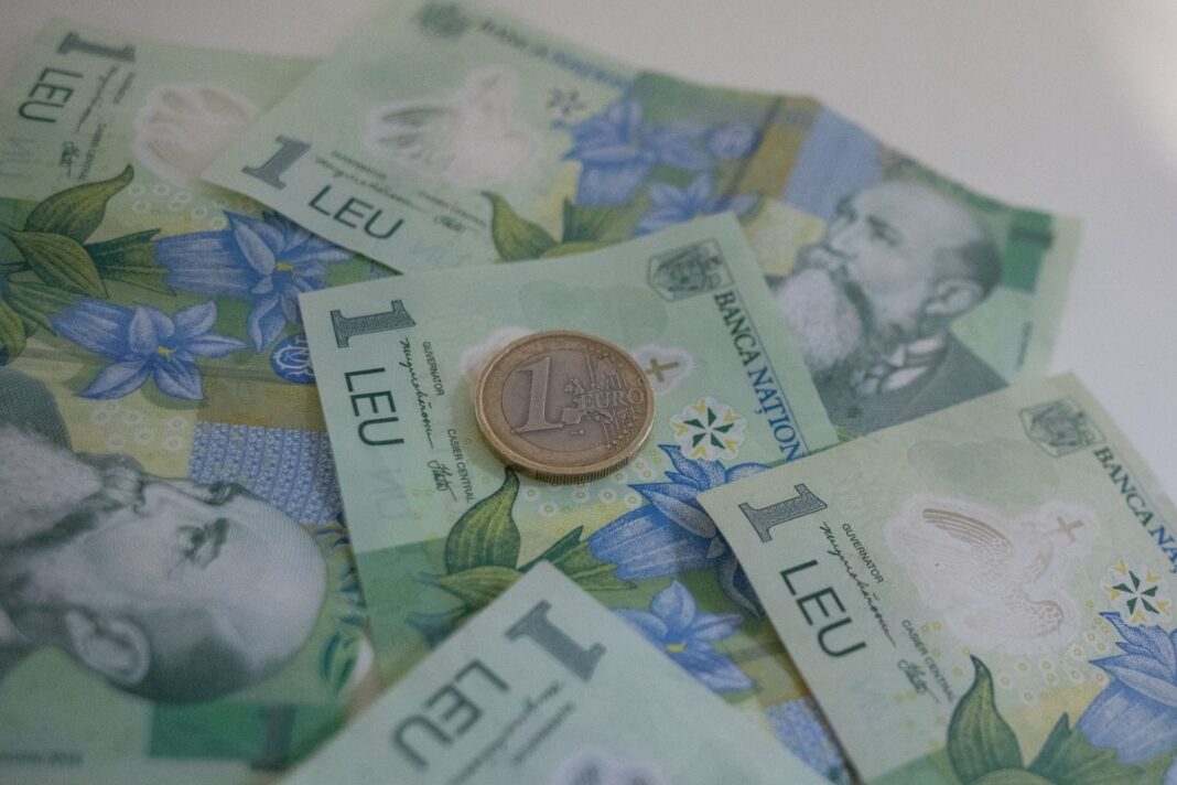 BREAKING | Euro a ajuns la 5,2180 lei. Un nou minim istoric pentru moneda românească, în ziua moțiunii împotriva premierului Bolojan