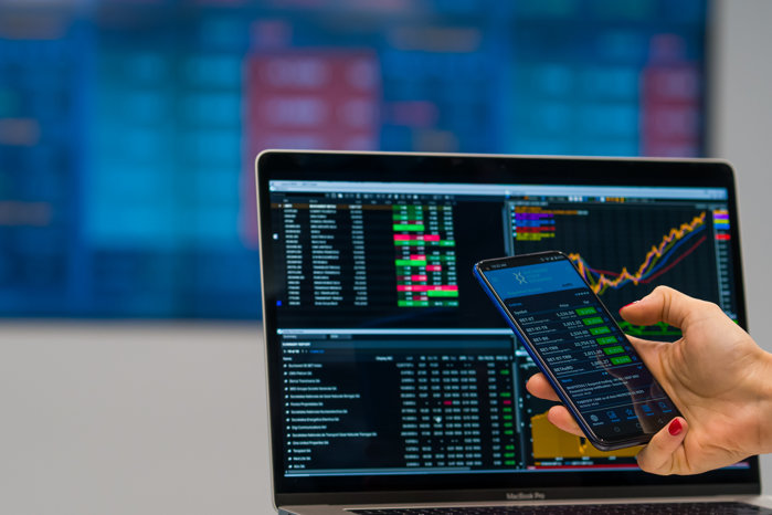 Bursă. Fondurile de investiţii din România au terminat luna martie cu active în scădere cu 3% după ieşiri nete de 631 mil. lei. De la începutul anului, piaţa rămâne pe plus cu 8%. Majoritatea pieţelor de capital au înregistrat scăderi în a treia lună din an ca urmare a tensiunilor dintre SUA şi Iran
