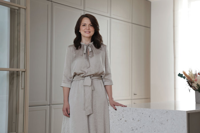 Business MAGAZIN. Cine este Andreea Piperea, cea care a lăsat o poziţie de top în P&G pentru a construi un business legat de piaţa bucătăriilor premium: Valoarea medie a unui proiect de bucătărie a crescut de la 12.000 euro la 16.000 euro