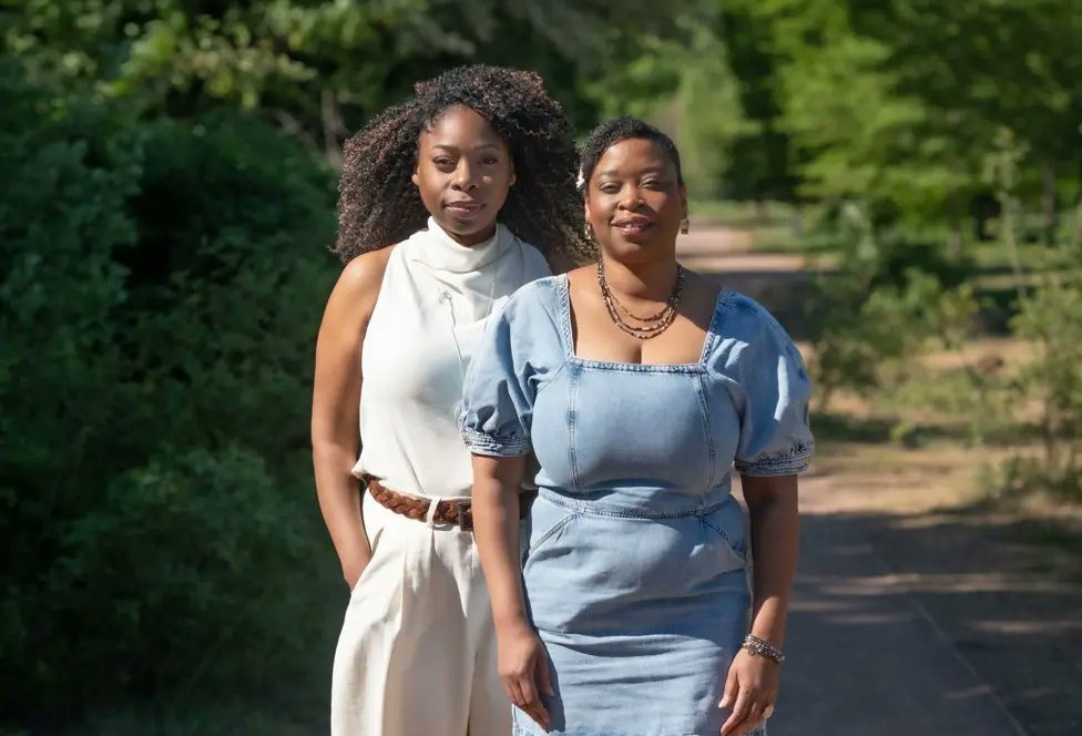 Caz unic în Marea Britanie. Gemenele non-identice născute la câteva minute distanță care au aflat că au tați biologici diferiți