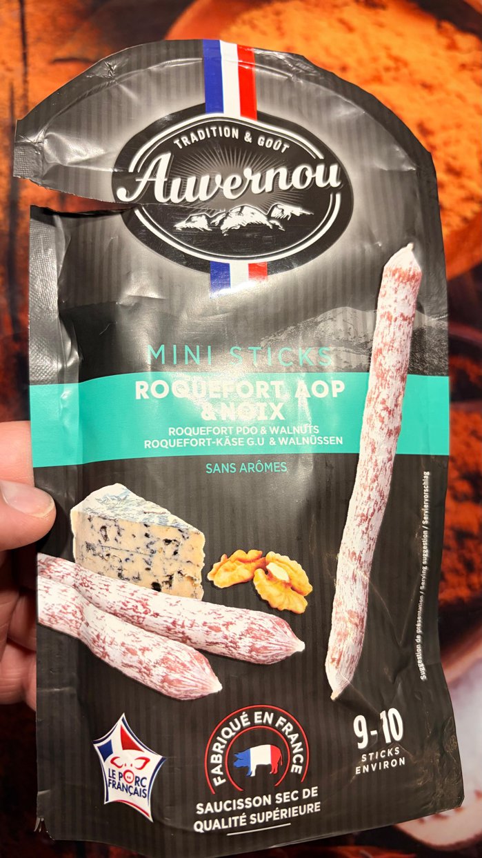 Ce poate învăţa România de la UK şi Franţa despre cum pot fi mai bine promovate produsele locale şi micile businessuri: în timp ce românii mizează puternic pe importul de alimente şi ard ferme de porci înainte de Crăciun din cauza pestei, francezii şi britanicii nu ratează nicio oportunitate de a susţine producţia locală