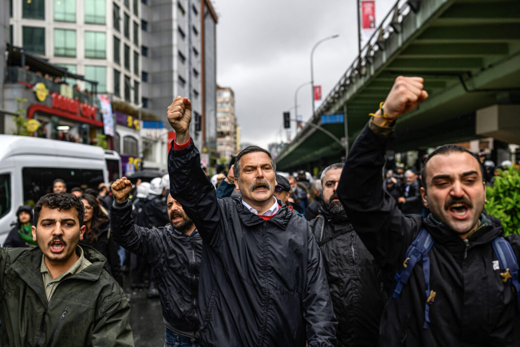 Cel puțin 370 de persoane au fost arestate în timpul manifestațiilor de 1 Mai din Istanbul, potrivit unui grup de avocați