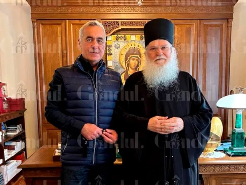 Cine este Efrem Vatopedinul, starețul apropiat de Putin cu care s-a întâlnit Călin Georgescu pe Muntele Athos