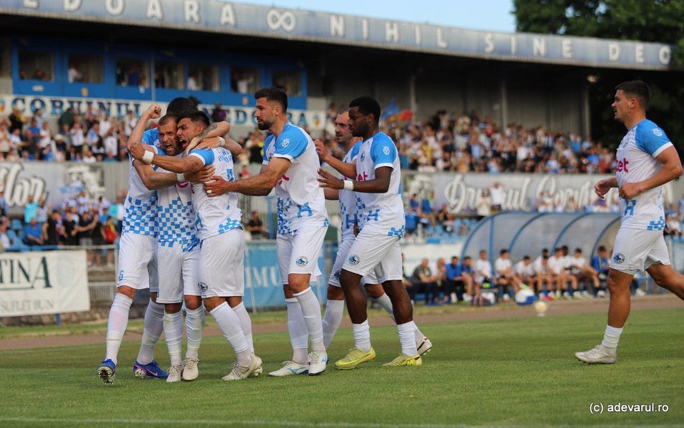 Corvinul Hunedoara, revenire de poveste în Liga I. Cum a renăscut din ruină clubul lui Mircea Lucescu