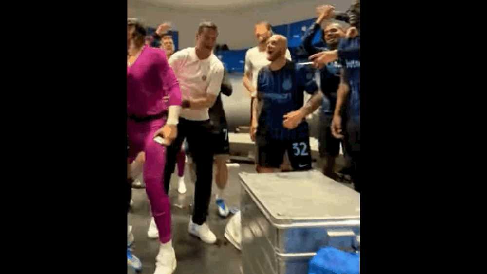 Cristian Chivu, dezlănțuit în vestiarul Interului. Antrenorul a sărbătorit cu o melodie românească la modă