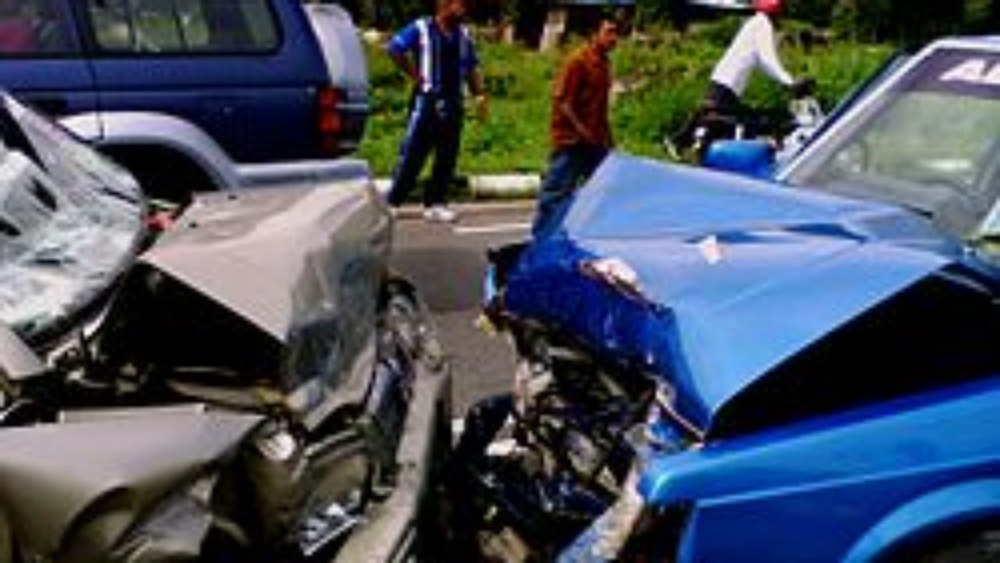 Cum ajung în România mașini second hand cu daună totală. Chichița legală care permite vânzarea mașinilor care ar trebui casate